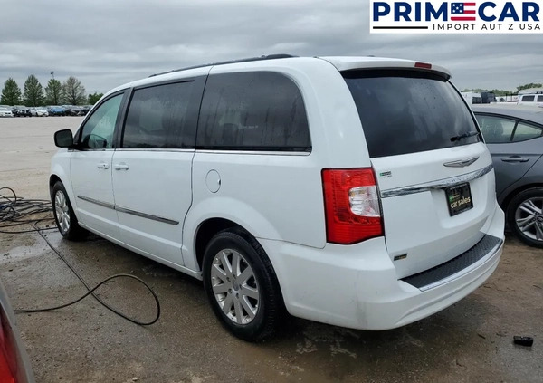 Chrysler Town &amp; Country cena 30740 przebieg: 89643, rok produkcji 2016 z Tuchów małe 67